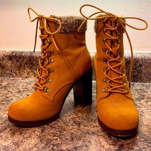 Barely worn chunky heel sweater boots!